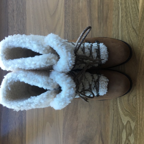 UGG Women's Fraser Ankle Bootie - Picture 3 of 8